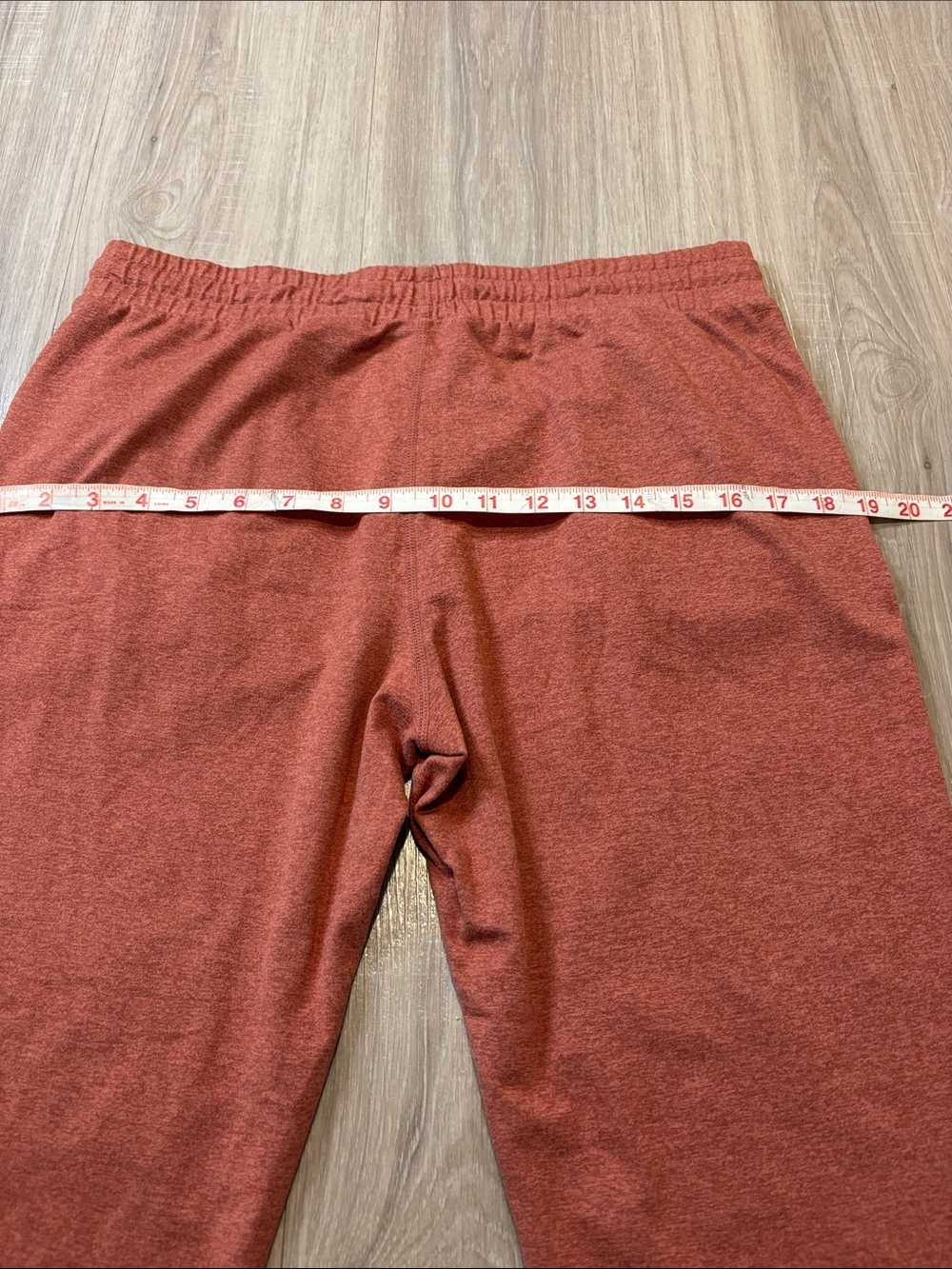 Vuori Performance Jogger Size Medium Dreamknit Tapered Leg - Picture 13 of 14